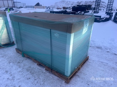 Quantity of (25) Heliene 380 Watt Solar Panels Divers - Industriel