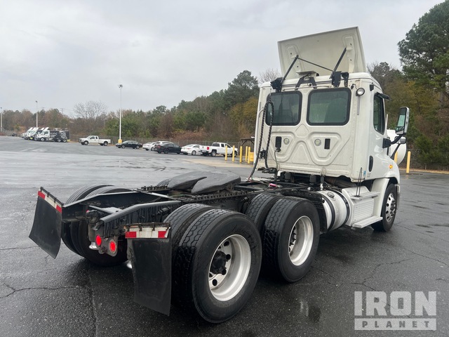 CAMIóN 2016 FREIGHTLINER