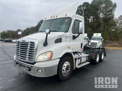 2016 Freightliner Cascadia 6x4 T/A Day Cab Truck Tractor
