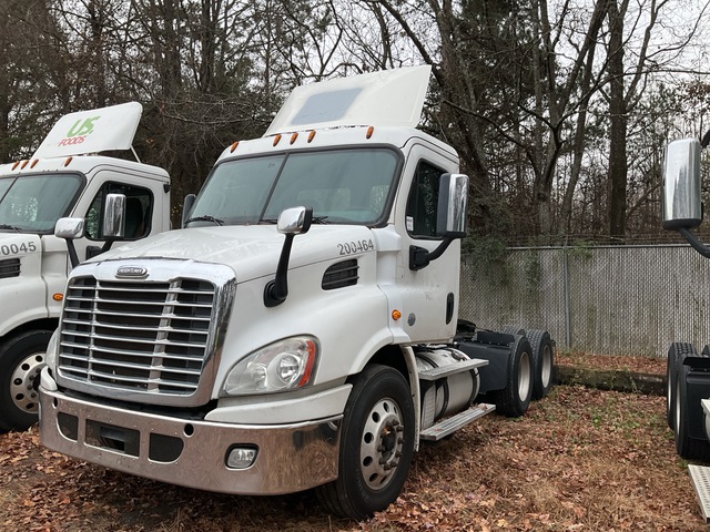 2016 Freightliner CA113 6x4 T/A Day Cab Truck Tractor