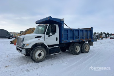2002 International 7400 6x4 T/A Dump Truck