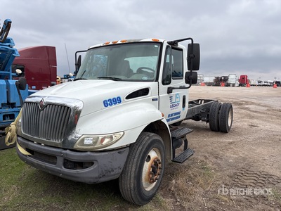 2014 International 4300 SBA 4x2 Cabine en chassis