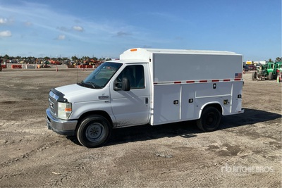 2015 Ford E-350 4x2 Utility Truck