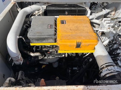 2016 Roadtec RX-600e-4 Tracked Asfalteer frees machine