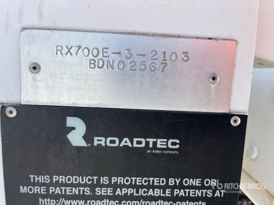 2017 Roadtec RX700E-3 Tracked Asfalteer frees machine