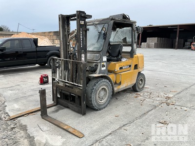 2006 Cat DP40K1 8000 lb Pneumatic Tire Forklift