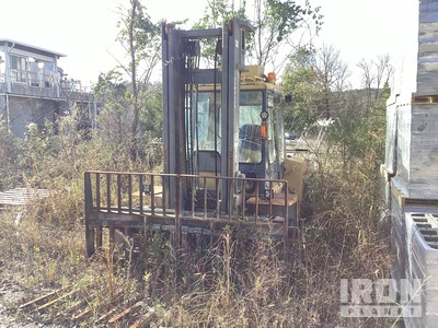 Cat DP70 11900 lb Pneumatic Tire Forklift
