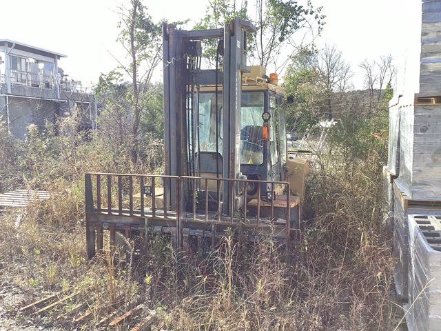 Cat DP70 11900 lb Pneumatic Tire Forklift