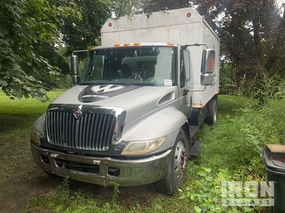 2003 International 4300 4x2 Chipper Truck