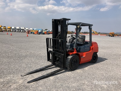 2013 Toyota 7FDU35 7000 lb Cushion Tire Montacargas / Forklift