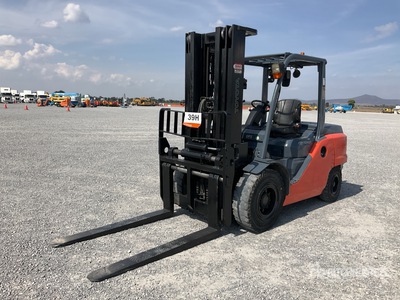 2015 Toyota 8FD50 11000 lb Montacargas / Forklift