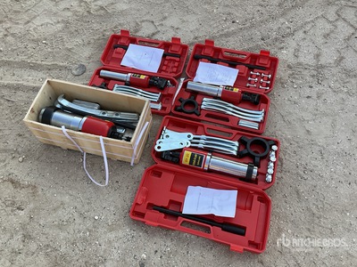 Quantity of (4) Hydraulic Gear Puller Divers - Outils à main (Unused)