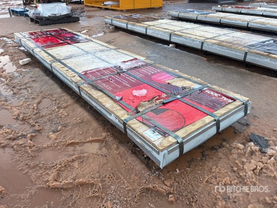 Quantity of (125) 12 ft x 3 ft Red Steel Siding/Roofing Materiale edile (Unused)
