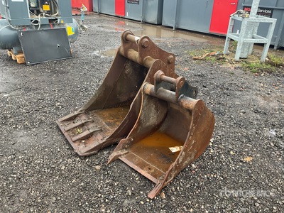 Quantity of (2) Digging Takeuchi TB216 Graafmachine Bak