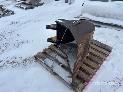 H&H 23 in Digging Bucket