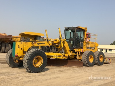 2011 Komatsu GD825A-2 Motor Grader