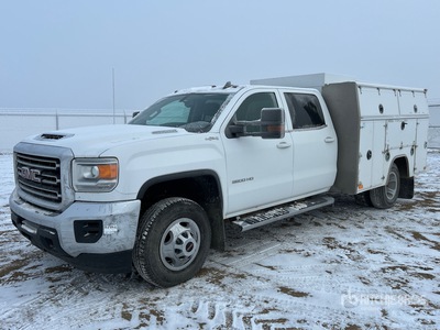2017 GMC Sierra 3500 4x4 Crew Cab Utility Truck