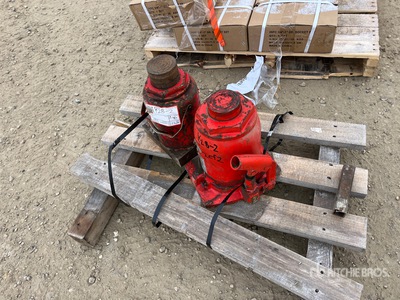 Quantity of (2) Bottle Gato