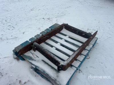 Quantity of (2) 42 in Fork Tines Różne. Osprzęt budowlany