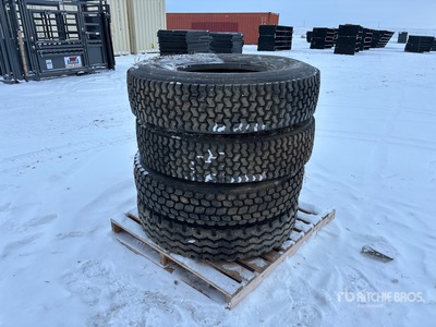 Quantity of (4) 12R22.5 Opony