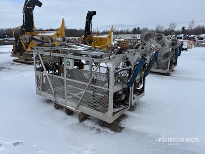 Quantity of (2) Rolling line cart Varios, herramientas manuales