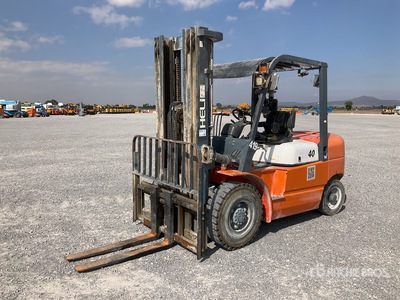 2021 Heli CPCD40-M4K2 8800 lb Cushion Tire Montacargas / Forklift