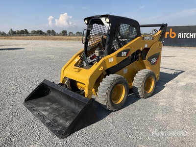 2011 Cat 262C Minicargador / Chargeuse à direction à glissement