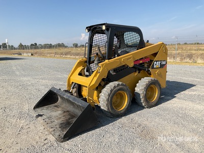 2017 Cat 236D Minicargador / Chargeuse à direction à glissement