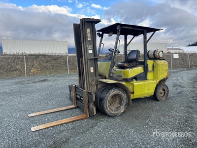 Clark CGP50 9325 lb Pneumatic Tire رافعة شوكية