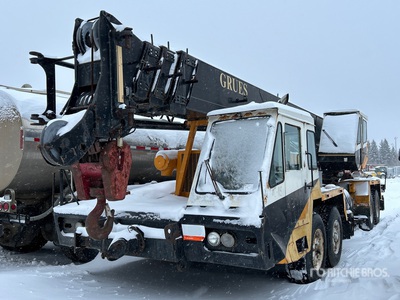 1981 P & H Omega T400 40 t 8x4 Grue hydraulique sur camion (Inoperable)