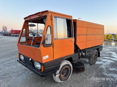 1982 Kibo 3000 Sweeper Truck (Inoperable)