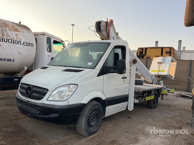Mercedes-Benz BC600LC6 4x2 Bucket Truck (Inoperable)