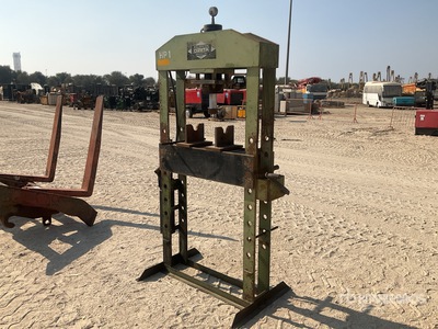 2007 Cizeta P1 50 Ton Press Machine 産業用プラント機械