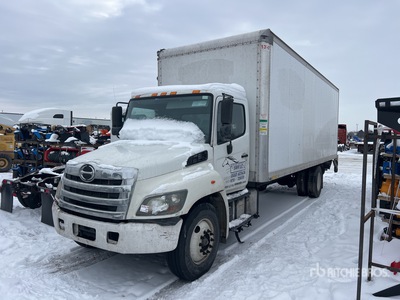 2017 Hino 268 4x2 Furgoneta caja cerrada