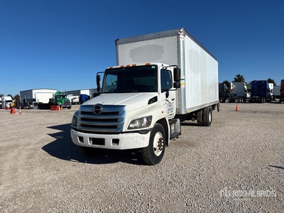 2017 Hino 268 4x2 Furgoneta caja cerrada