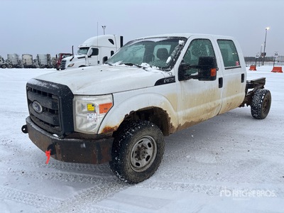 2011 Ford F-350 XL 4x4 Crew Cab を見 Cab and Chassis