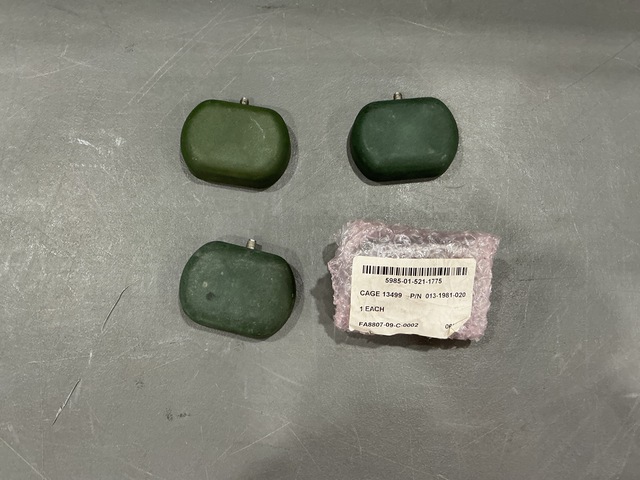 (155) Rockwell Collins 013-1981-020 Antennas