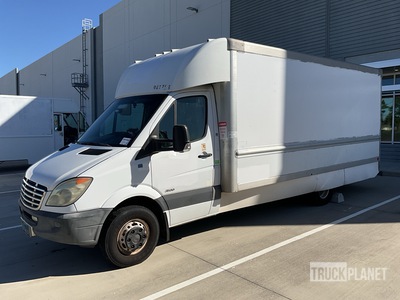 2009 Freightliner Sprinter 4x2 Camion fourgon