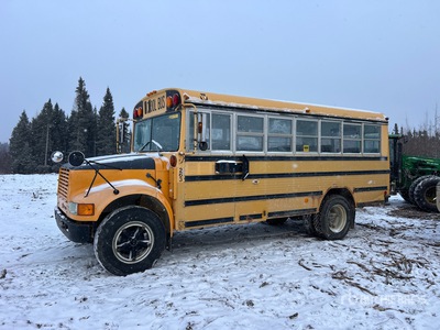 1990 International 3800 4x2 18-Seat School Autobus
