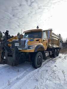 2004 International 7600 6x4 Snow Plow Truck
