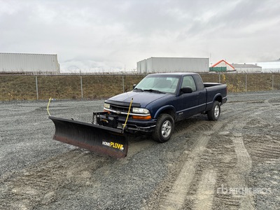 2003 Chevrolet S-10 4x2 Camión con pala para nieve