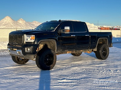 2017 GMC 2500 HD Denali 4x4 Crew Cab Pickup