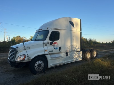 2016 Freightliner Cascadia 125 6x4 T/A Sleeper Truck Tractor