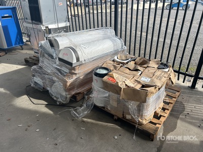 Quantity of (2) Pallets of Lamps Divers - Industriel