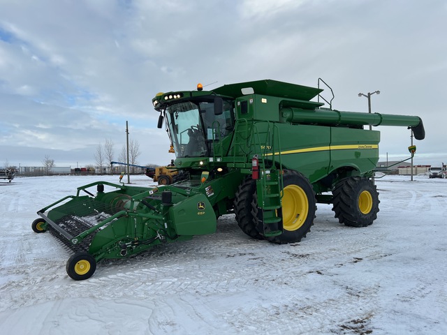 2016 John Deere S670 Combine Harvester
