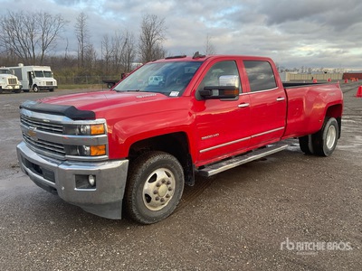 2015 Chevrolet Silverado 3500HD LTZ 4x4 Crew Cab ピックアップ