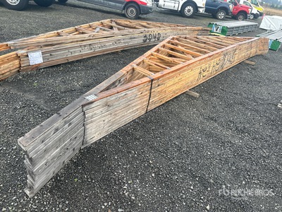 Quantity of (13) 24 ft Span Truss 木材