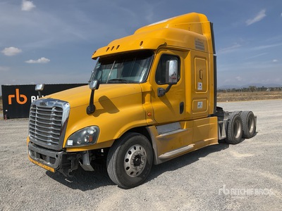 2016 Freightliner Cascadia 125 6x4 Tractocamion con Dormitorio / Cabina con cuccetta per trattore stradale