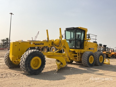 2011 Komatsu GD825A-2 モーターグレーダー
