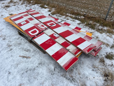 Quantity of 8' Wood 道路標識